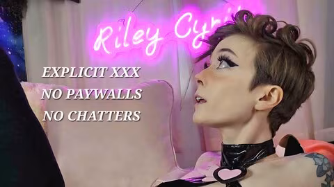 Riley Cyriis VIP